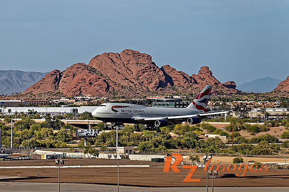 747 Landing at Sky Harbor Airport.