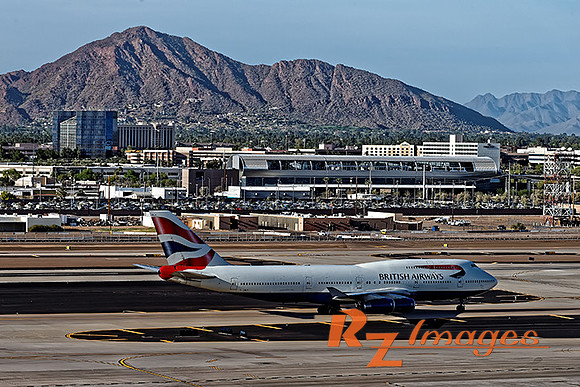 747 Landing at Sky Harbor Airport.