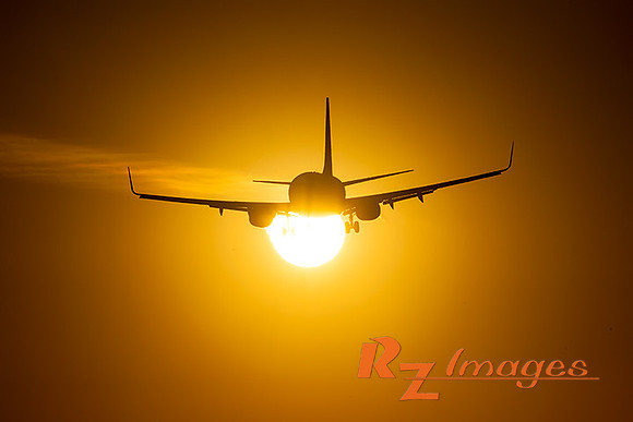 Jet plane descending into Sky Harbor Airport