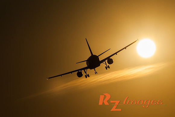 Airliner descending into Sky Harbor Airport.