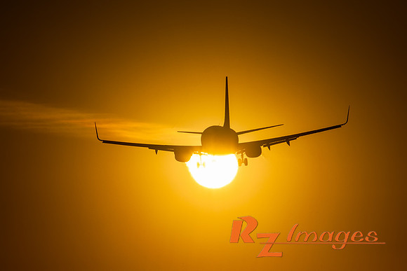 Airliner descending into Sky Harbor Airport.