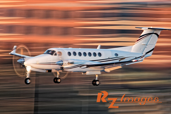 Comuter Plane Landing-Blurred Motion.